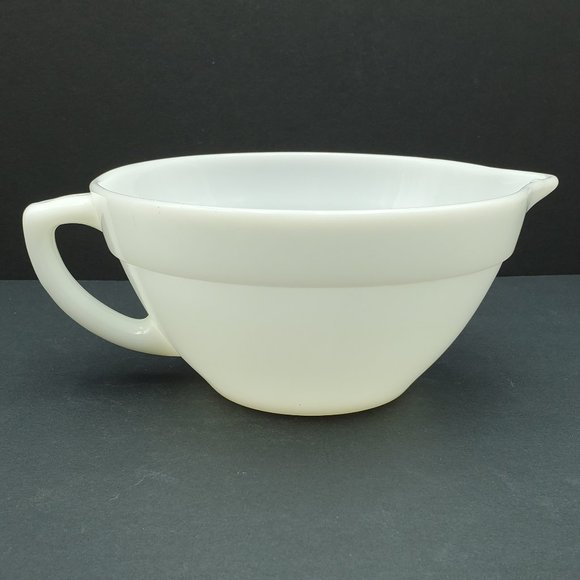 Fire King White Milk Glass Batter Bowl Anchor Hocking Handled Mixing Bowl Spout - Picture 4 of 8